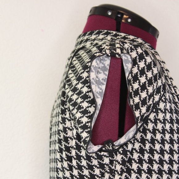 Cocomo structured houndstooth v neck  M - Picture 12 of 12